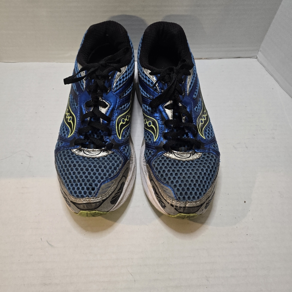 Men running shoes